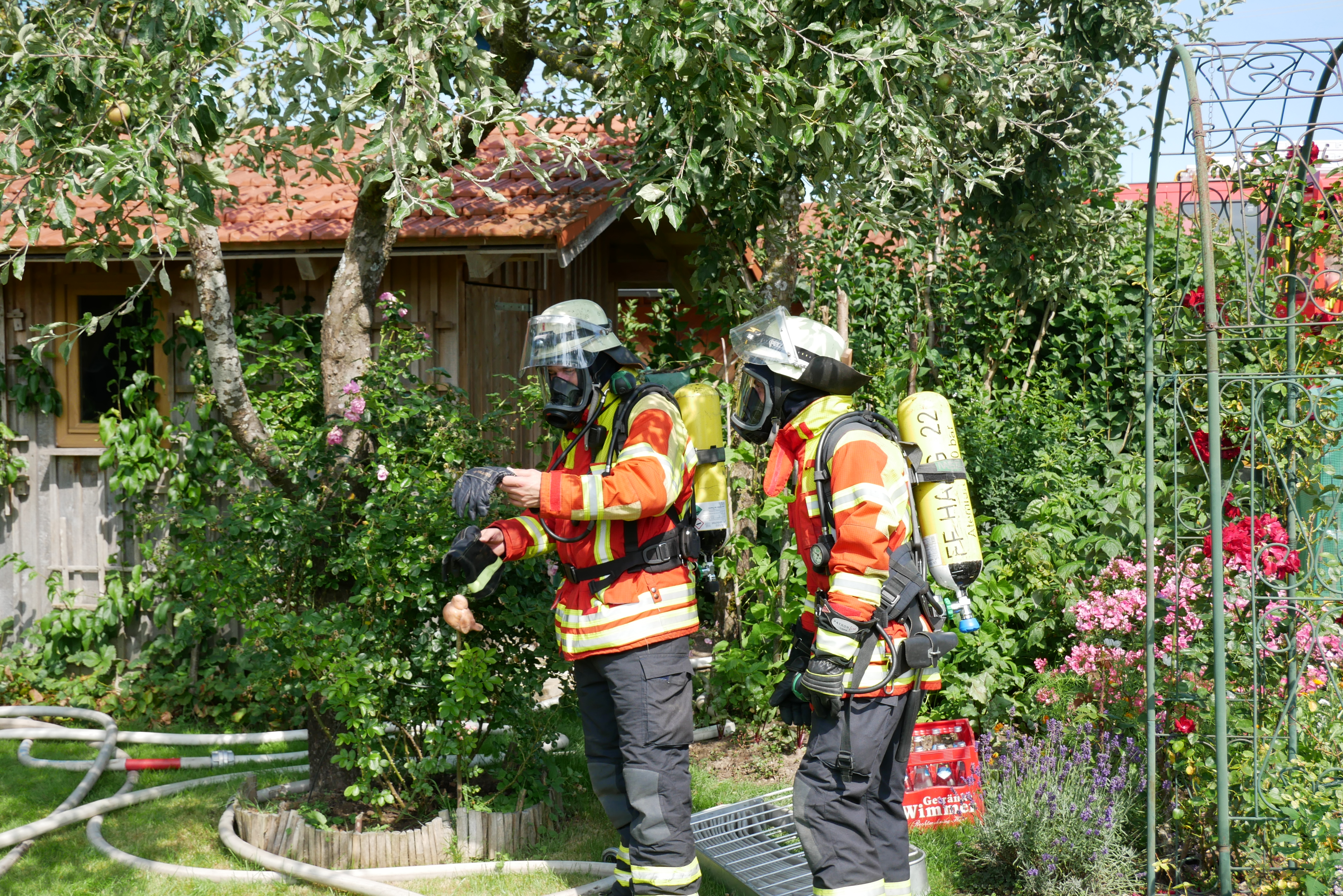 B2 - Gartenhütten-Brand in Oberndorf