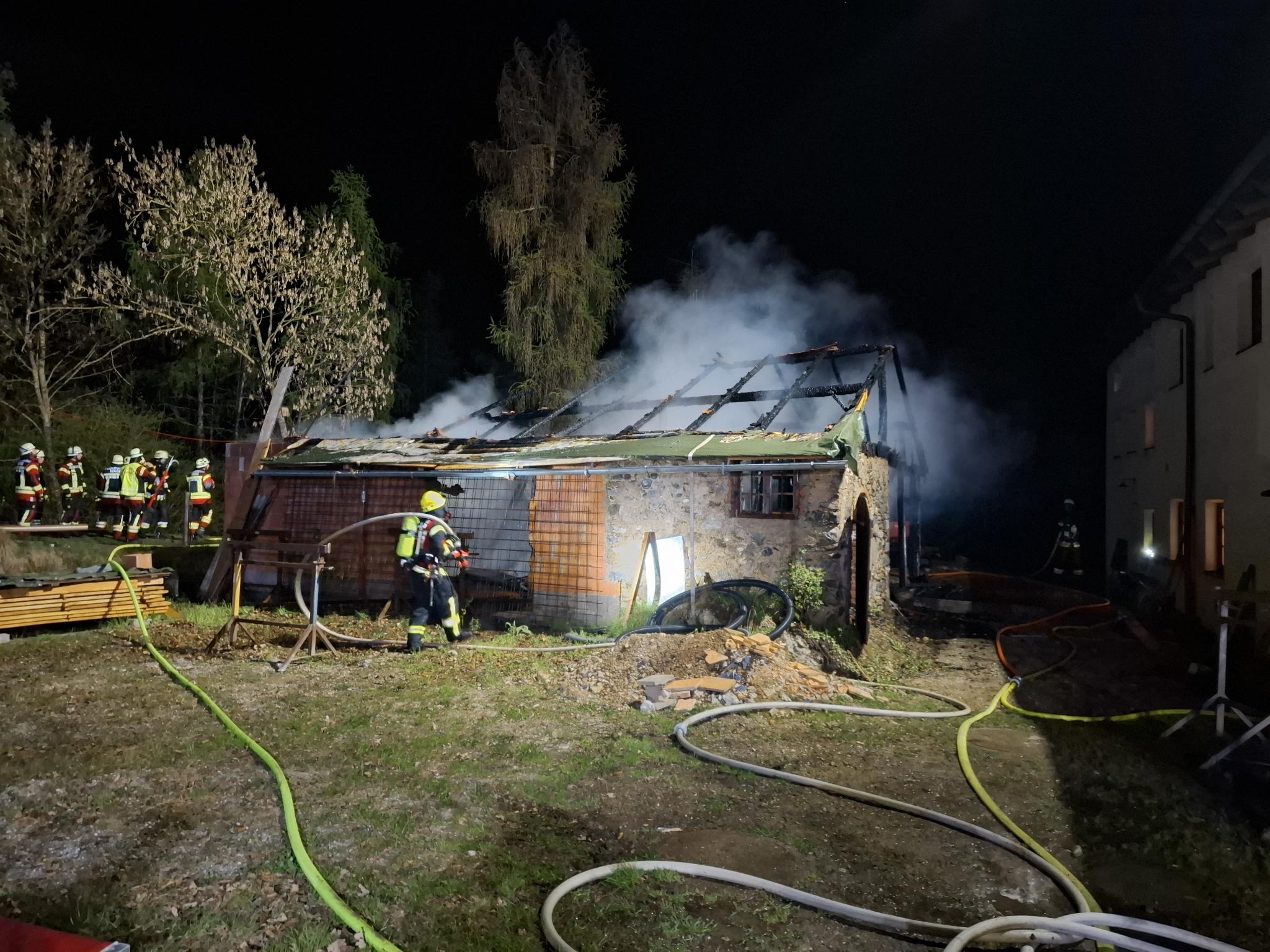 B4 - Lagerhallenbrand in Unterreit
